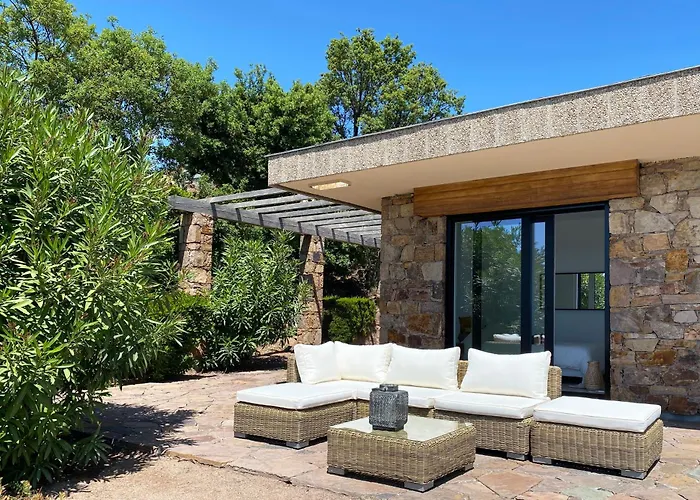 Superbe Petite Villa Moderne Surplombant La Mer
