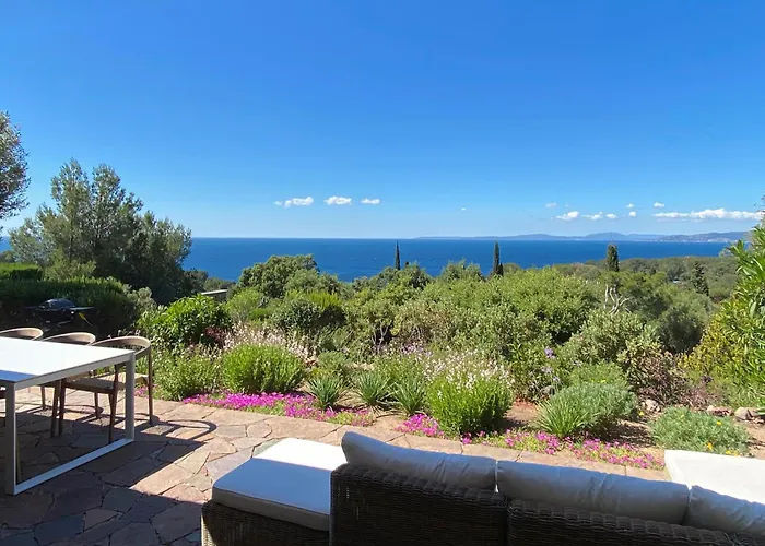 Superbe Petite Villa Moderne Surplombant La Mer